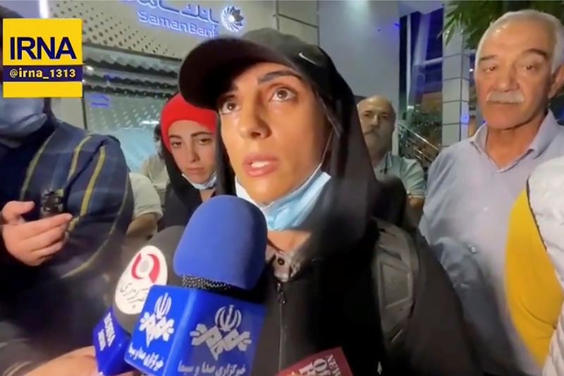 伊朗攀岩女將出國比賽不戴頭巾　回國受英雄式歡迎