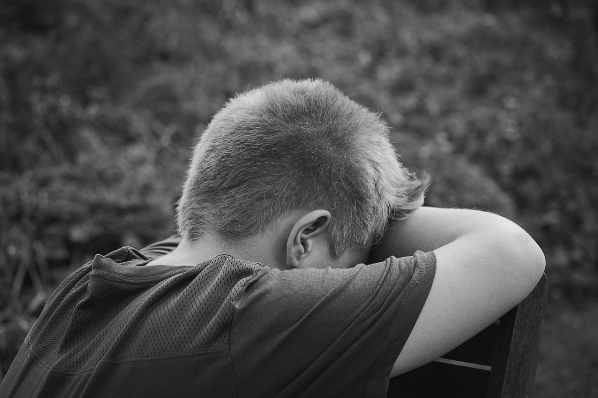 ▲台北市一名劉姓男老師，日前拜託一名學生，照顧自己剛入學的兒子，不料事後竟拿鼓棒打其生殖器。（示意圖／取自Pixabay）