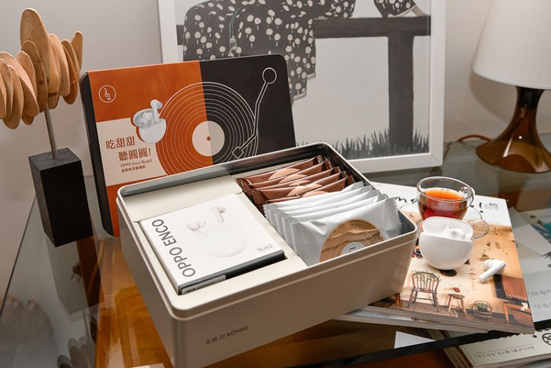 ▲OPPO Enco Buds2 與金格食品跨界合作，推出耳機搭配薄餅禮盒，售價1199元。（圖／官方提供）