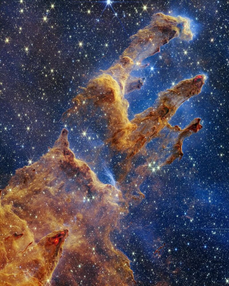 ▲韋伯太空望遠鏡捕捉到「創生之柱」壯麗奇觀，巨型柱狀體由星際氣體和塵埃組成的，裡面布滿正在形成的年輕恆星。（圖／翻攝自NASA推特）