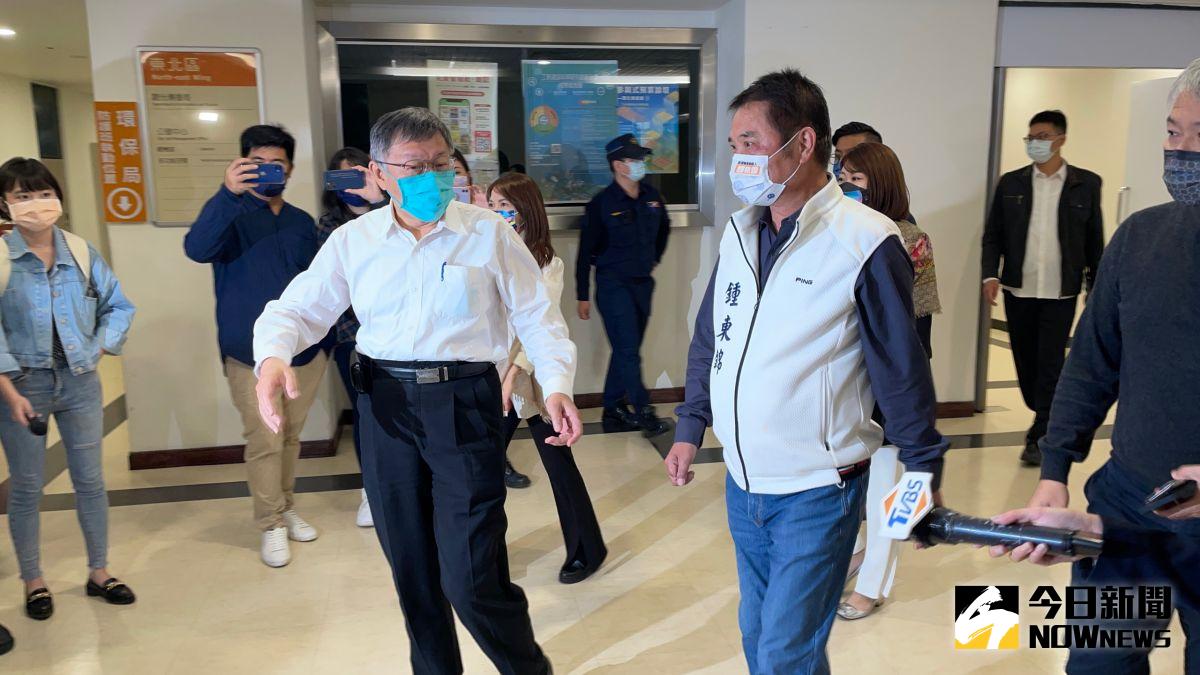 ▲柯文哲與鍾東錦今日在台北市政府會面，引發譁然。（圖／記者丁上程攝，2022.10.20）