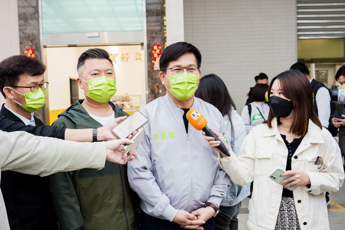 ▲北市萬華發生槍擊事件，林佳龍受訪時表示，新北治安在近期評比已落到六都最差，而且是全國第17名，治安已經亮紅燈。（圖 ／林佳龍競選辦公室提供）