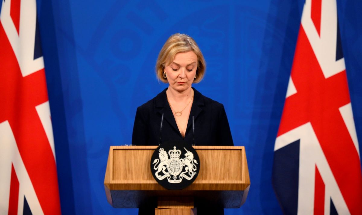 ▲國際社會對英相特拉斯請辭一事看法兩極。（圖／美聯社／達志影像）