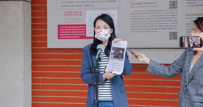 ▲民眾黨新竹市長候選人高虹安今日直接拿出照片證據，反擊外界違法兼職的指控。（圖／高虹安辦公室提供）