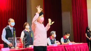 ▲國民黨立委楊瓊櫻代現任市長盧秀燕抽中3號。（圖／記者顏幸如攝，2022.10.21）