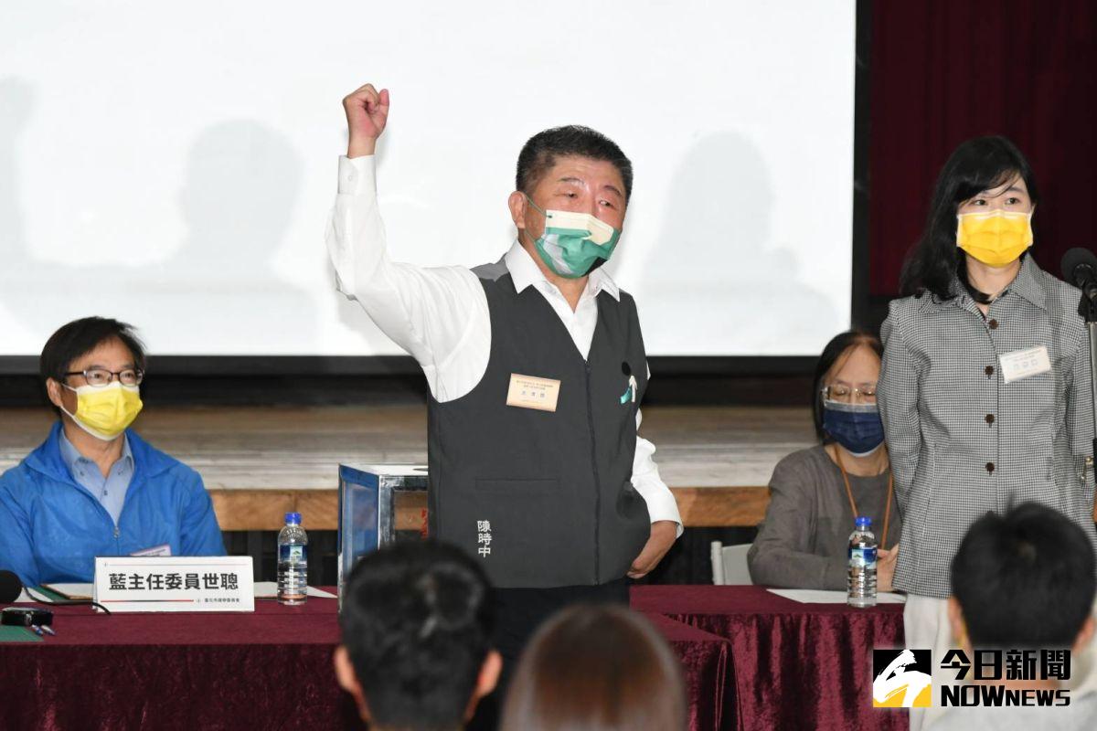 ▲陳時中抽中12號，高喊「台北12區，全挺陳時中」。（圖／記者林調遜攝，2022.10.21）