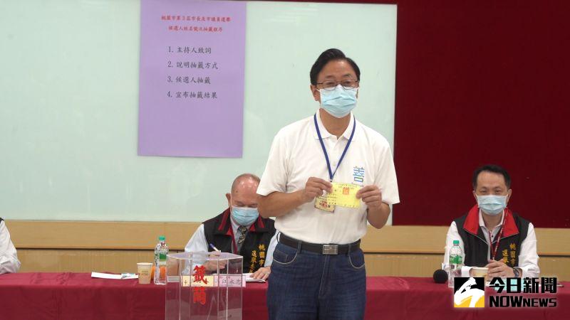 ▲抽到1號的張善政喊「桃園第一名,善政一定贏」。(圖/記者李春台攝,2022.10.21)
