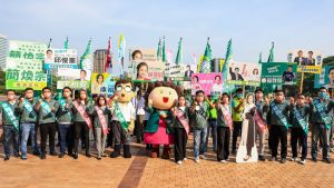▲在陳小菊、陳小邁兩位神秘嘉賓的加持下,民進黨多位現任議員與邁盟組高雄隊議會拚過半。(圖/邁向過半大聯盟提供) ▲在陳小菊、陳小邁兩位神秘嘉賓的加持下,民進黨多位現任議員與邁盟組高雄隊議會拚過半。(圖/邁向過半大聯盟提供)