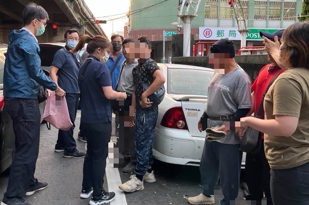 ▲新竹專勤隊共查獲非法移工27名及雇主3名。（圖／移民署提供）