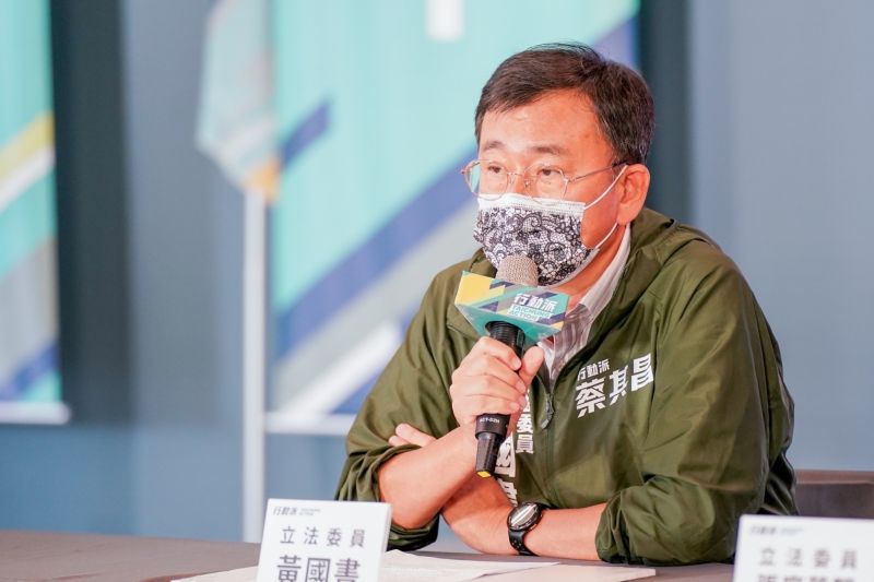 ▲黃國書指出,全國跑透透的盧秀燕有如當年的韓國瑜,台中市民擔心她未來是否做好做滿。。(圖/蔡其昌競總提供,2022.10.21)