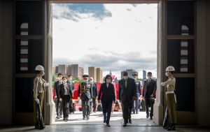 史瓦帝尼王國國王恩史瓦帝三世來訪,總統蔡英文以軍禮歡迎、國宴款待。 ▲史瓦帝尼王國國王恩史瓦帝三世來訪,總統蔡英文以軍禮歡迎、國宴款待。(圖/總統府提供)