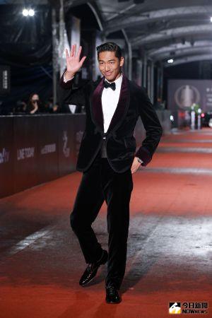 AKIRA擔任紅毯壓軸。(圖/NOWnews攝影中心) ▲AKIRA擔任紅毯壓軸,帥翻全場。(圖/NOWnews攝影中心)