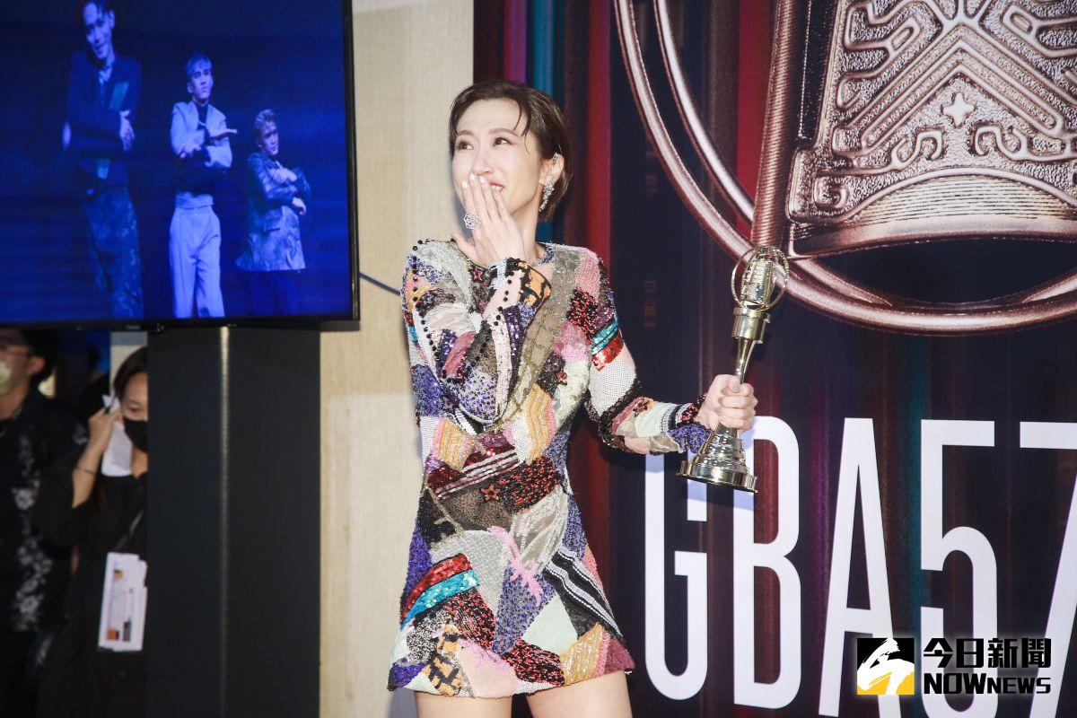 ▲Lulu敲鐘8次，終於得獎。（圖／NOWnews）