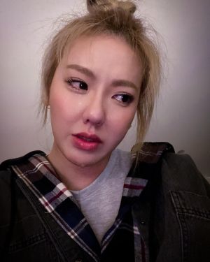 ▲劉雨柔深夜落淚,表示自己沒有在背後婊人。(圖/翻攝自劉雨柔FB) ▲劉雨柔深夜落淚,表示自己沒有在背後婊人。(圖/翻攝自劉雨柔FB)