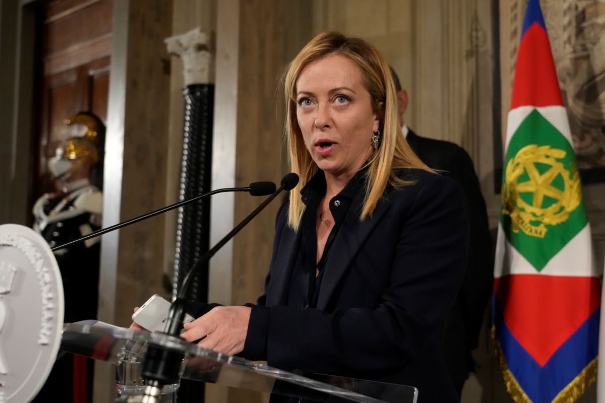 ▲義大利極右派兄弟黨（Brothers of Italy）選舉勝利後，黨魁梅洛尼（Giorgia Meloni）21日獲任為總理，成為義大利史上首位女性政府領導人。（圖／美聯社／達志影像）