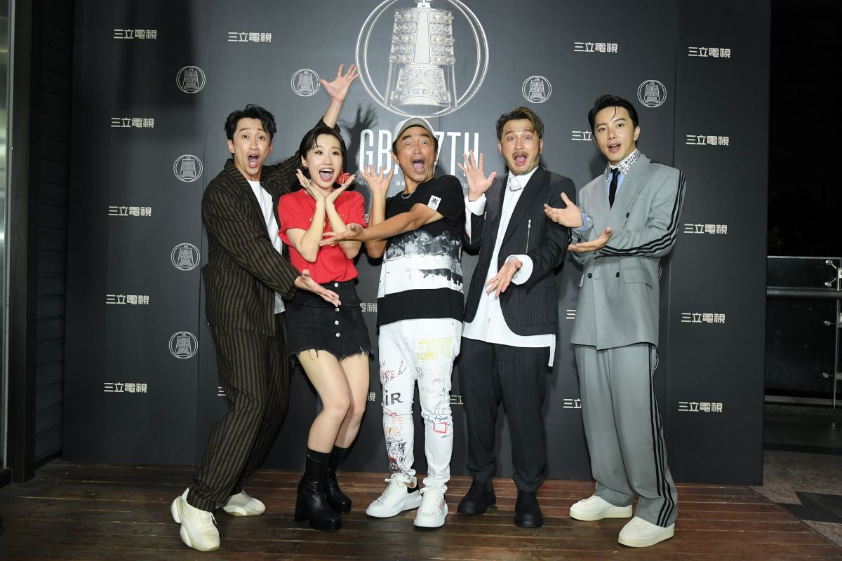 ▲吳宗憲（中）出席慶功宴，仍希望明年戲劇、綜藝類合體頒獎。左起為陳漢典、Lulu、吳宗憲、KID、坤達。（圖／三立提供）