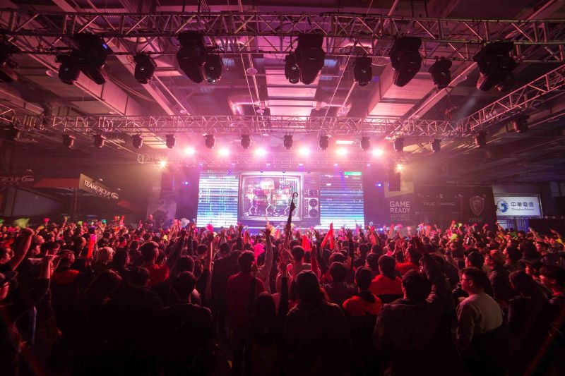 ▲今年WirForce現場除了超過800位BYOC重裝玩家參與,WirForce也推出音樂表演、舞台節目、熱血競賽3大活動支線。(圖/WirForce提供)