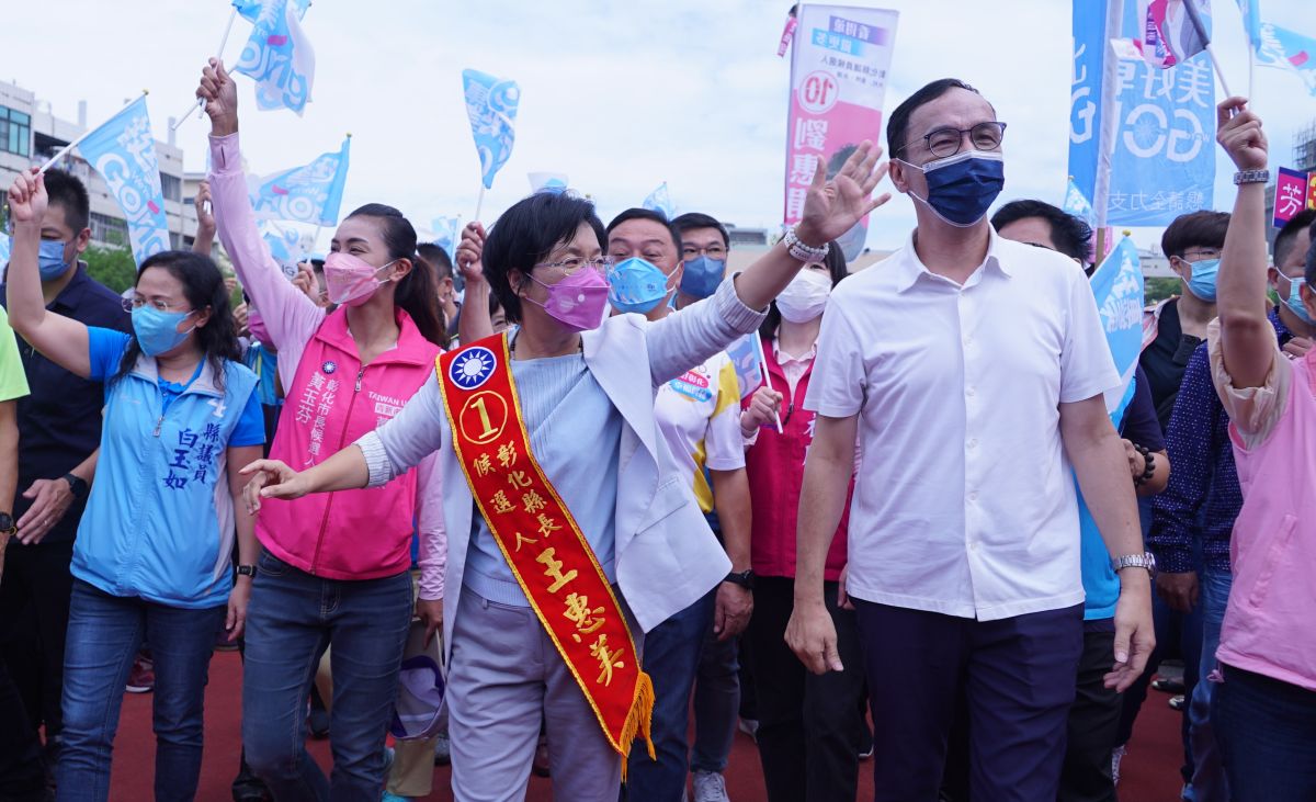 ▲國民黨主席朱立倫陪彰化縣長王惠美大進場。（圖／王惠美競總提供，2022.10.22）