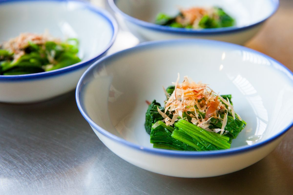 ▲菠菜、番茄以及常被當成蔬菜的茄子，都屬於高草酸食物。（示意圖／取自photo AC）