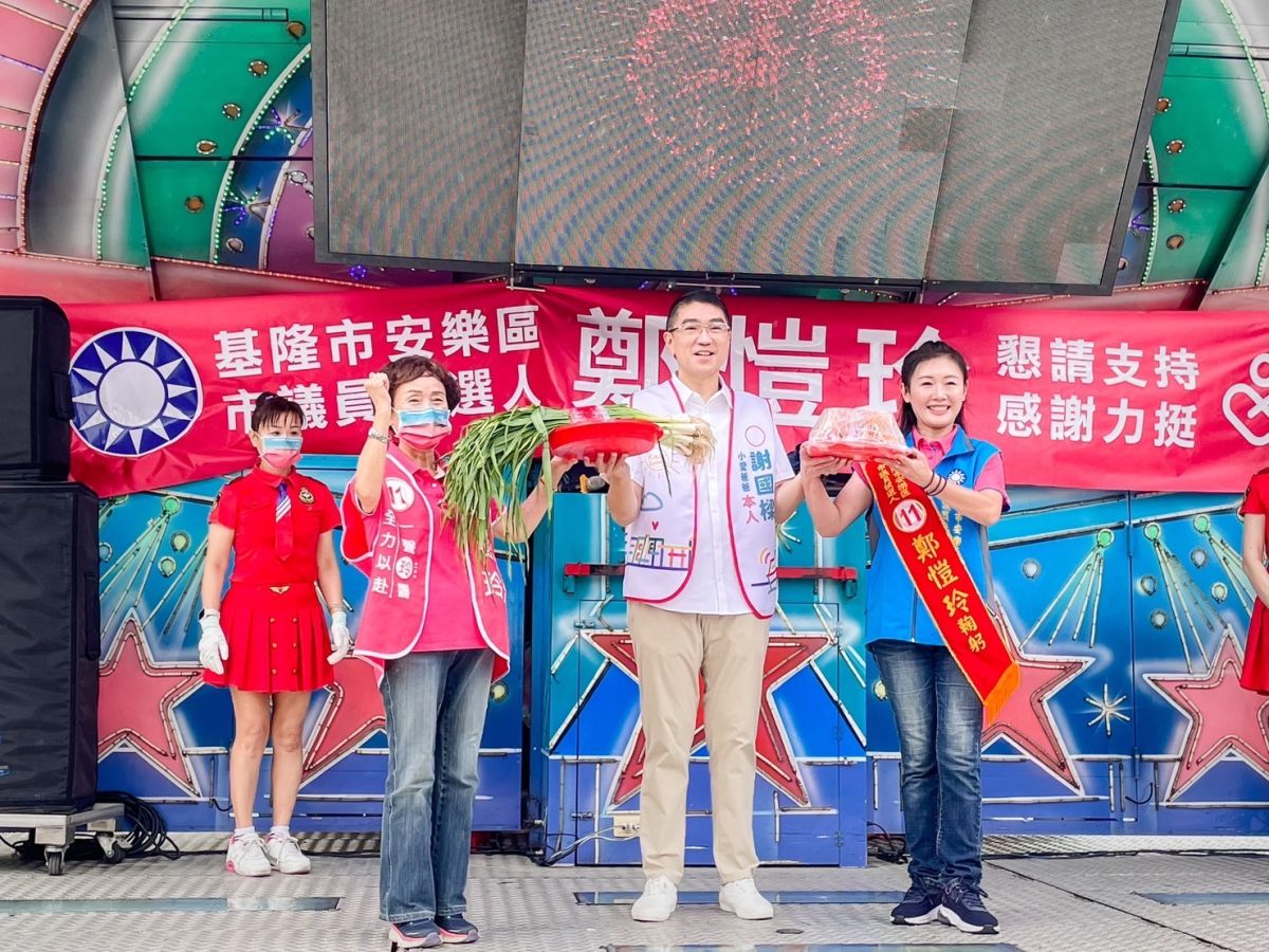 ▲謝國樑擔任基隆「最強母雞」，一天連趕六場市議員候選人競選總總成立大會，力拚基隆大團結。（圖 ／謝國樑競選辦公室提供）