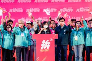 蔡英文高雄站台　虧陳其邁常半夜打電話給她