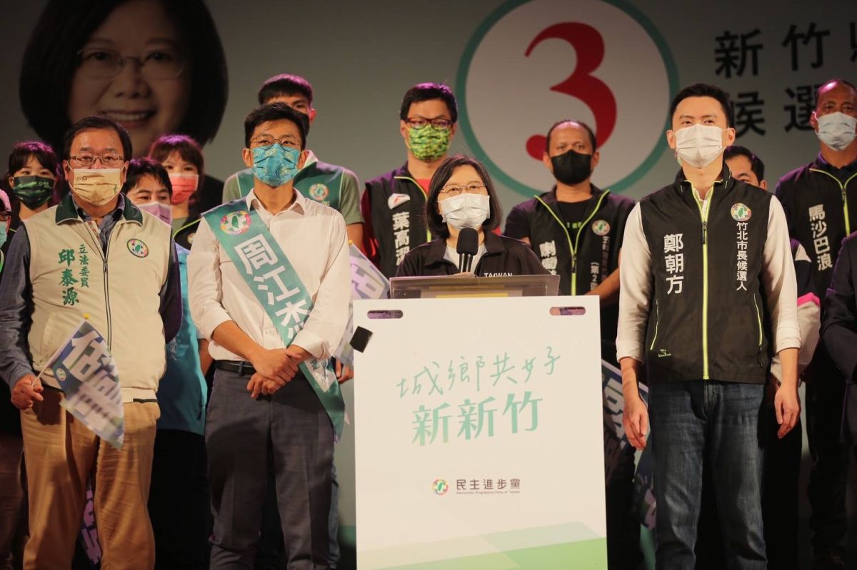 ▲周江杰競選總部成立，蔡英文赴新竹縣力挺，期盼縣民支持周江杰打造「城鄉共好的新新竹」。（圖／民進黨提供）