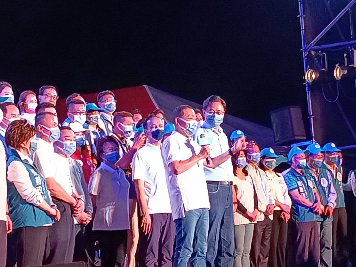 ▲張善政晚間舉行造勢活動，新北市長侯友宜、台中市長盧秀燕都到場力挺。（圖／讀者提供）