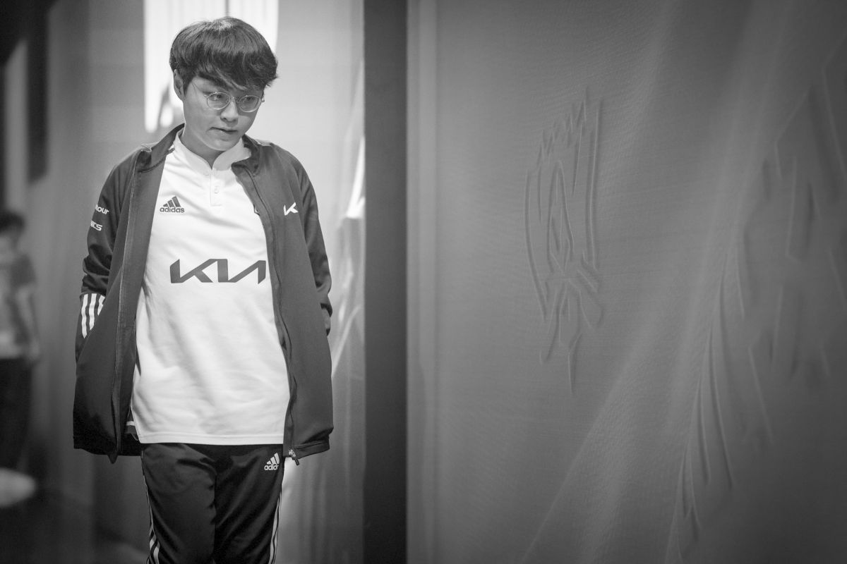 ▲DK中路明星選手ShowMaker在輸掉比賽中後，神情落寞。（圖／取自LOL ESports）