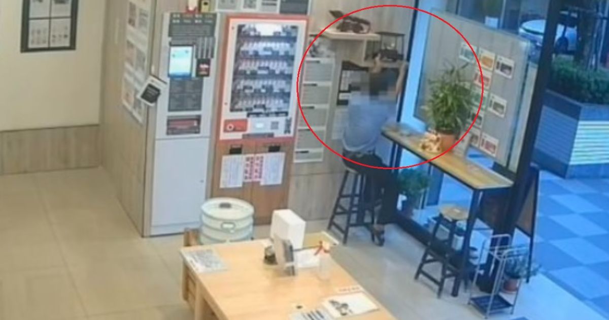 ▲高雄一名男子缺錢花用，竟異想天開偷走店家向紫南宮求來的金雞火烤提煉（圖／翻攝畫面）