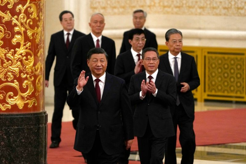 ▲中共20大之後，中國問題觀察家何頻形容，新的政治局常委「不是一個領導班子，而是一個執行團隊」，總書記習近平要的是能為他辦事情的人，但未來出事時，民怨也會直接發洩到他身上。（圖／美聯社／達志影像）
