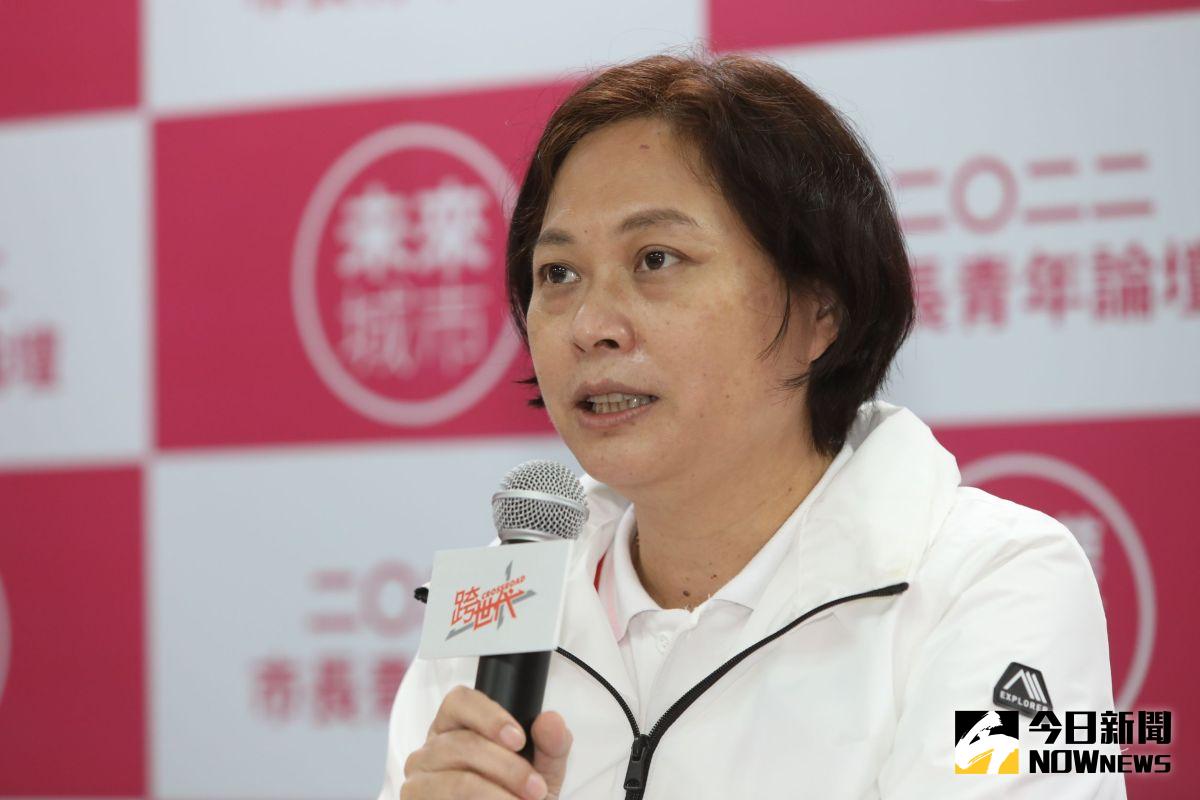 ▲民眾黨桃園市長候選人賴香伶喊話打造青年首都，若當選後推社宅「一站一宅」、課徵囤房特別稅，解決青年買房不起房的困境，政府專案聘僱員工的起薪3萬元起，讓年青人買得起房、租得起房。（圖／記者康仲誠攝，2022.10.23）