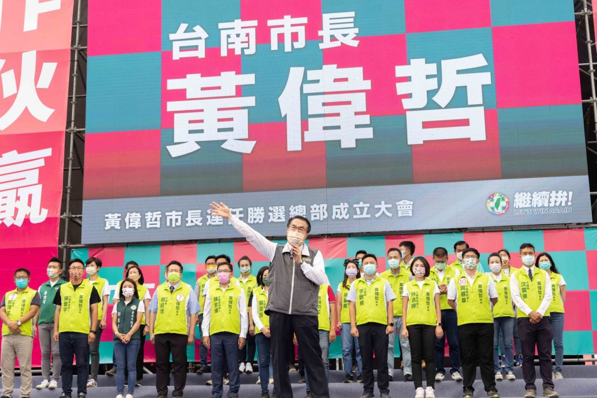 ▲最新民調顯示，黃偉哲支持度以54.4%奪冠，反觀謝龍介僅有17.3%，看好度部分黃更是逼近7成遠高於謝10.7%。（圖／黃偉哲競選團隊提供）