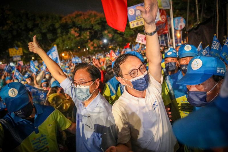▲隨選戰步步進逼,張善政團隊內部整合有成,知情人士透露,朱立倫在團隊協調過程中,都是親力親為。(圖/翻攝自朱立倫臉書)