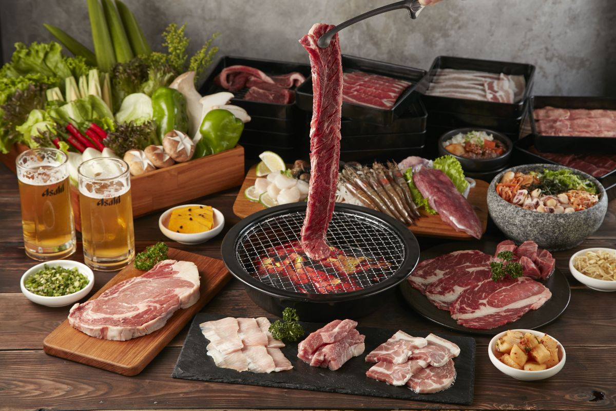 ▲王品集團宣布，旗下6大品牌包括石二鍋、肉次方、尬鍋、和牛涮、青花驕、嚮辣，將延長營業時間或加開宵夜場，讓大家跨年也可以輕鬆吃到飽！快參考各門市延長營業時間手刀訂位囉。（圖／王品集團提供）