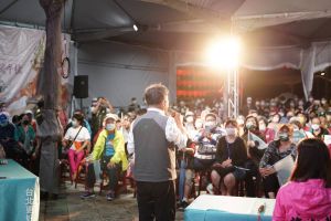 卸下指揮官身分,陳時中參選以來走入市場、廟埕,與台北市民面對面接觸,說明施政藍圖爭取支持。 ▲卸下指揮官身分,陳時中參選以來走入市場、廟埕,與台北市民面對面接觸,說明施政藍圖爭取支持。(圖/陳時中辦公室提供)