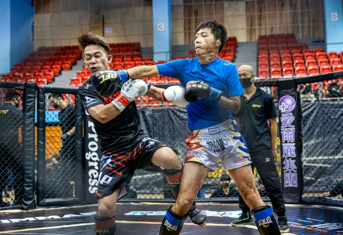 ▲燒傷後涅槃重生的「火焰戰士」卓修世(右)。大會提供