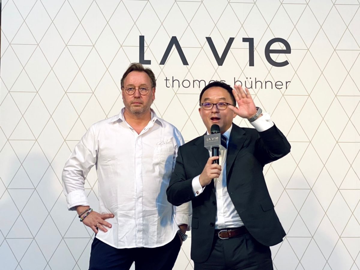 ▲米其林三星名廚Thomas Bühner將把傳奇La Vie餐廳開在台北大直，親自掛名既投資又參與經營的「La Vie by thomas bühner睿麗餐廳」，8大亮點搶先看。身為德國人的Thomas Bühner竟然不喝啤酒？Fine Dining主廚還愛上路邊攤，為高雄「豆鼓鮮蚵」手繪三顆星，被台南溫體牛擄獲味蕾，美食外交超成功！光餐廳中島就能在台灣買一間房子？（圖／記者蕭涵云攝）