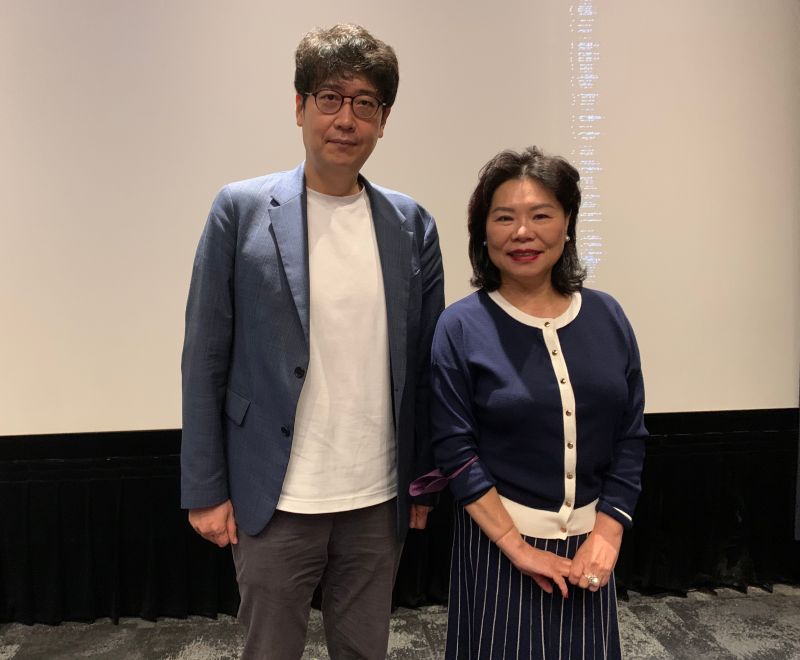 ▲日本星野集團北海道事業部部長相內 學(左)親自來台,台灣也是他解封後第一個造訪的地方。右是湯桂禎國際旅行社董事長湯桂禎。(圖/徐筱晴攝,2022.10.24)