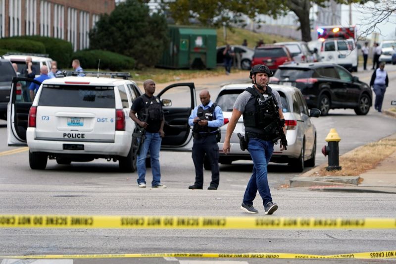 ▲美國密蘇里州警方表示，聖路易（St. Louis）一所高中24日發生槍擊事件，造成2人喪生、6人受傷。（圖／美聯社／達志影像）