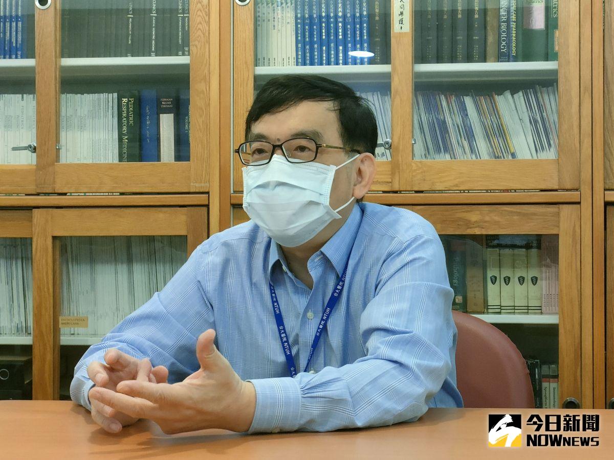 ▲今（25）日台大醫院小兒感染科主治醫師黃立民直言「今年可能有困難」，頂多可以縮短至隔離5日或3日，但還難以完全不管。（圖／記者許若茵攝，2022.10.25）