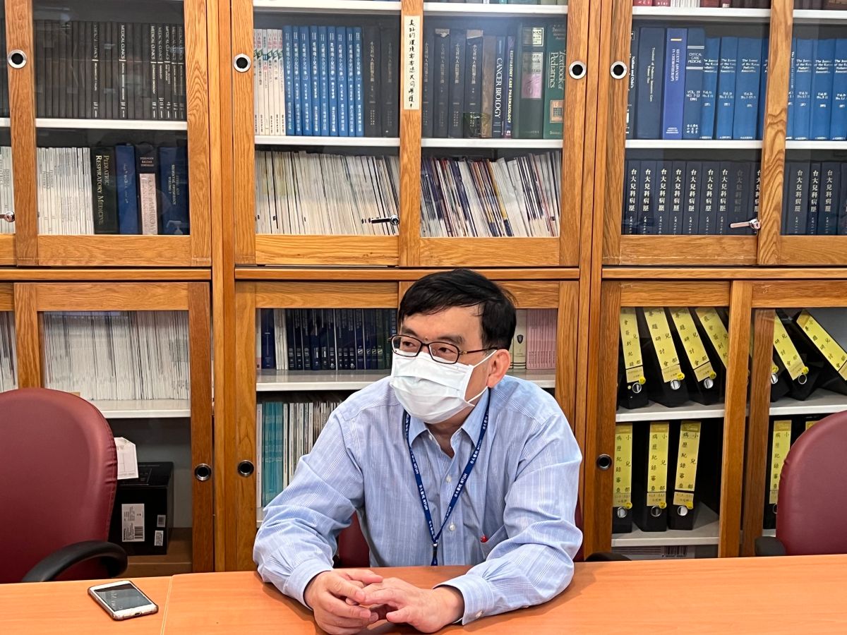 ▲台大兒童醫院院長黃立民指出，最近嚴重需要住院的RSV個案很多，平均住5~7天，且幾乎每個禮拜都有1~2位孩童需要進到加護病房。（圖／記者張志浩攝）