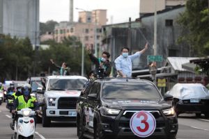 林右昌與蔡適應一同車掃,力拚基隆市政順利交棒,延續城市光榮。 ▲林右昌與蔡適應一同車掃,力拚基隆市政順利交棒,延續城市光榮。(圖/蔡適應辦公室提供)