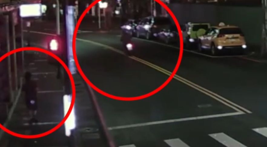 ▲陳嫌行竊刮刮樂後，店員急忙追趕，但陳嫌火速騎機車逃逸。（圖／翻攝畫面）