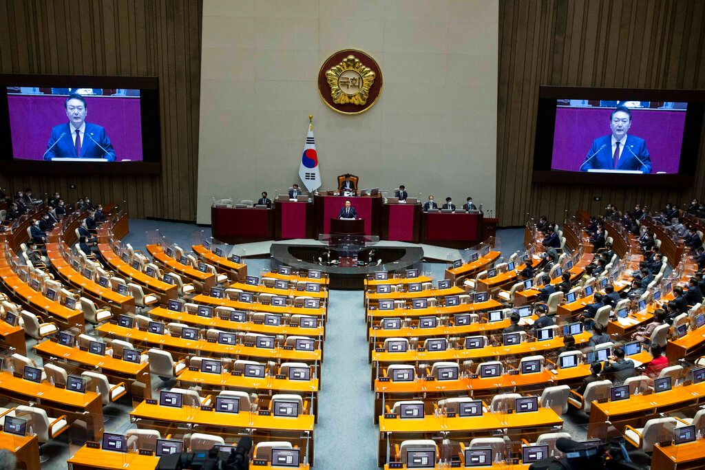 ▲韓國最大在野黨共同民主黨宣布集體抵制不出總統的施政演說，無奈之下尹錫悅只能對空無一人的國會大堂發表演說。（圖／美聯社）