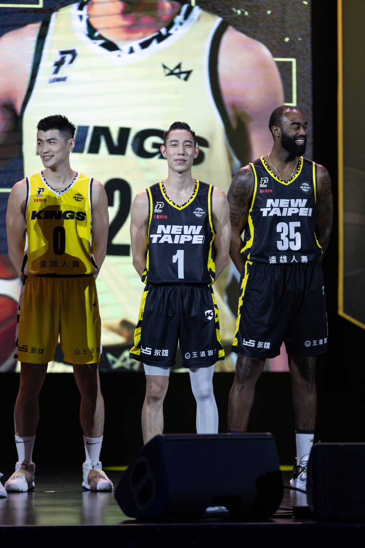 ▲林書緯(中)加盟國王。球團提供