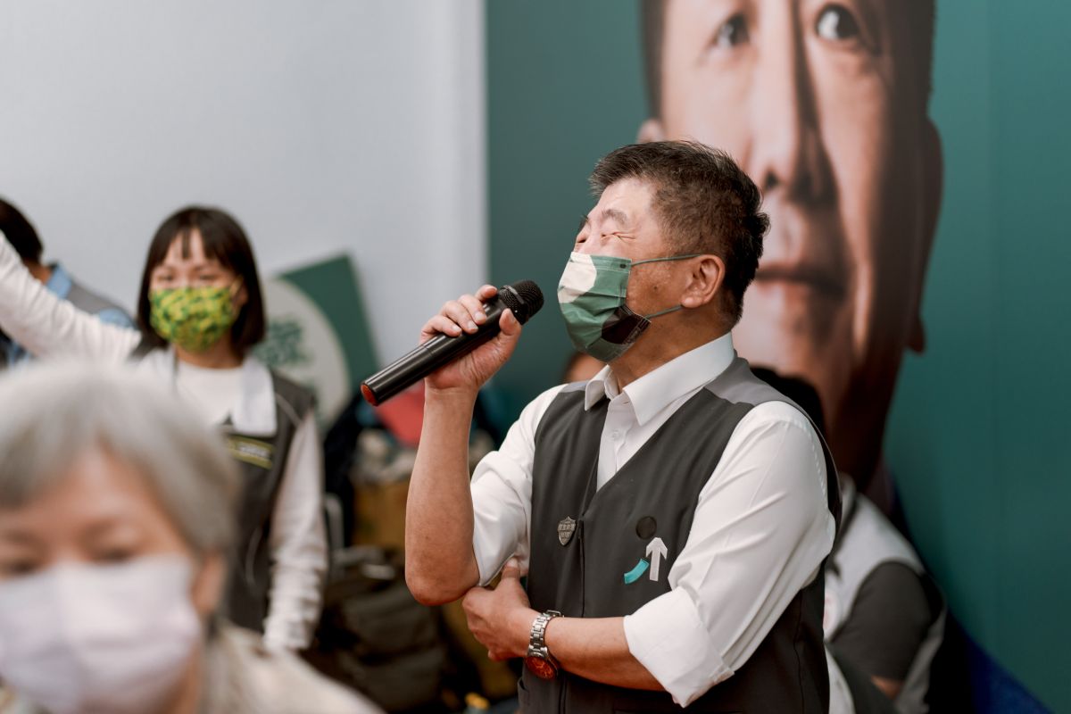 ▲陳時中遭抹黑「鹹豬手」，引來各界聲援。（圖／陳時中辦公室提供）