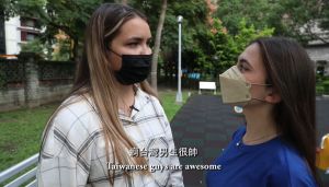 2名俄國女大生直呼台灣男生「很帥很可愛」,大讚溫柔又體貼。(圖/《不要鬧工作室》授權提供) ▲2名俄國女大生直呼台灣男生「很帥很可愛」,大讚溫柔又體貼。(圖/《不要鬧工作室》授權提供)