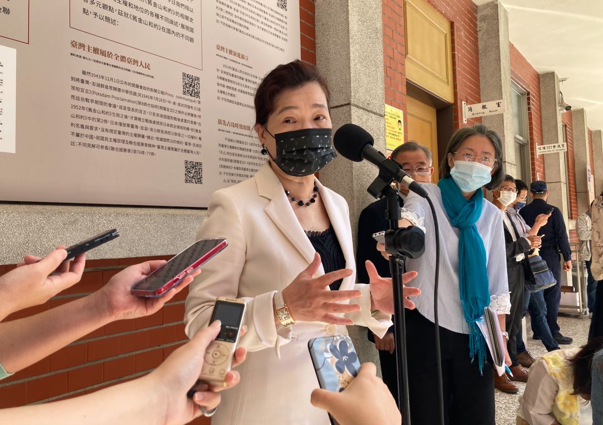 ▲經濟部長王美花今（18）日出席立法院聯席會議，會前回應日前「台電呼籲春節期間，民眾外出要拔插座」，以及禁止輸台項目又再新增「中國製矽質鼻胃管」品項一事。（圖／記者鄭妤安攝影）