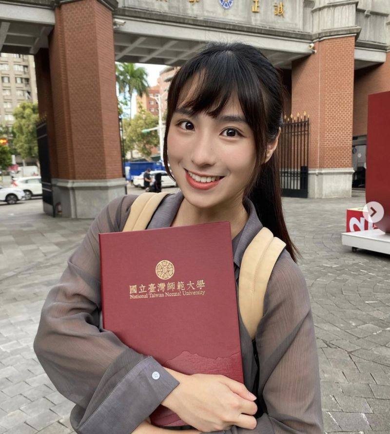 ▲「蘋蘋澎澎」其實是從台師大研究所畢業的高學歷正妹。（圖/蘋蘋澎澎IG）