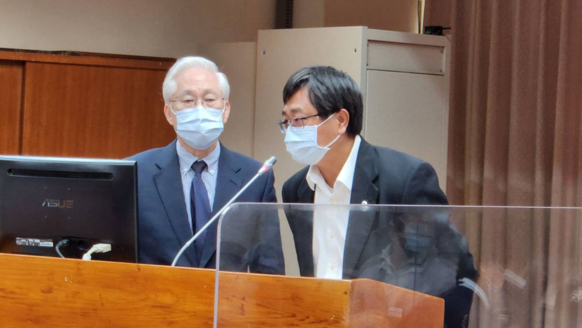 ▲針對立委詢問何時提告林智堅？竹科管理局局長王永壯（右）今（26）日回應，待釐清事實後，依法辦理。（圖／記者李琦瑋攝，2022.10.26）